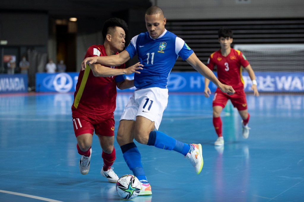 Brasil massacra o Vietnã por 9 a 1 em estreia na Copa do Mundo de futsal