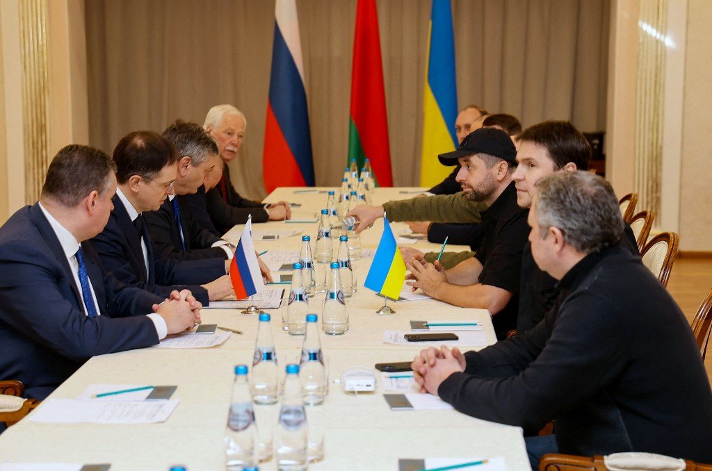 Rússia e Ucrânia voltam a se reunir para negociações de paz nesta segunda