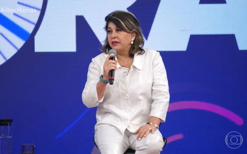 Roberta Miranda chora no palco do Altas Horas: ‘É muito angustiante o que estamos vivendo’