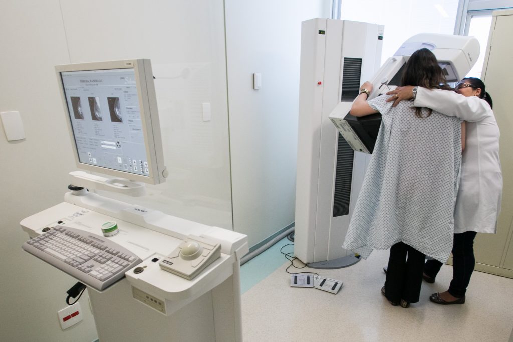Senado aprova PL que garante troca de implante mamário de pacientes com câncer