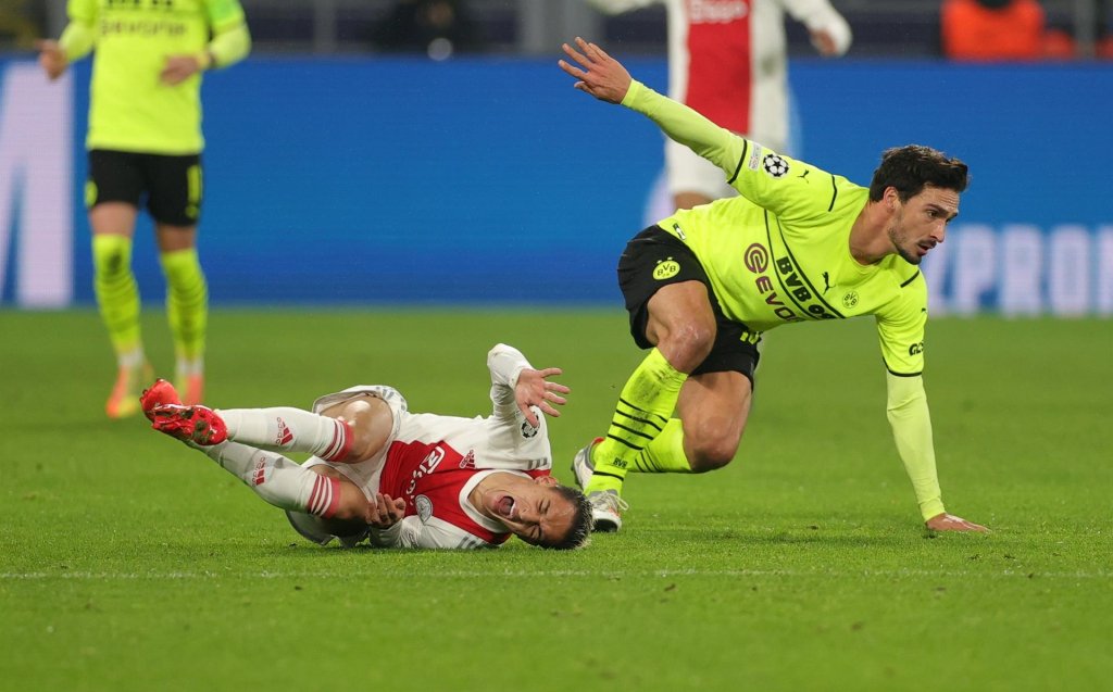 Hummels, do Borussia Dortmund, detona Antony após expulsão: ‘Grosseiramente antidesportivo’