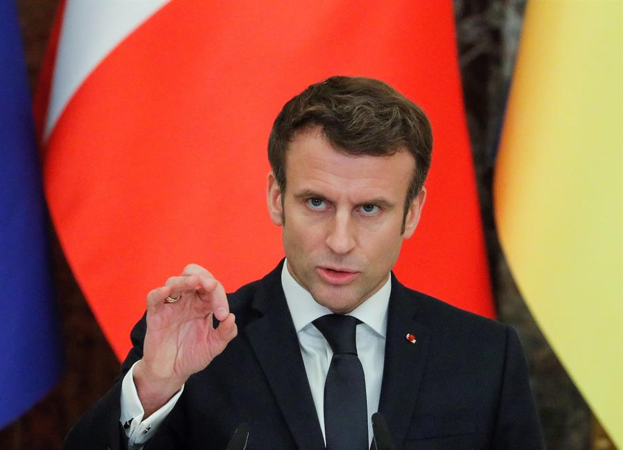 Macron diz que Putin garantiu que ‘não haverá escalada’ na Ucrânia; Kremlin nega