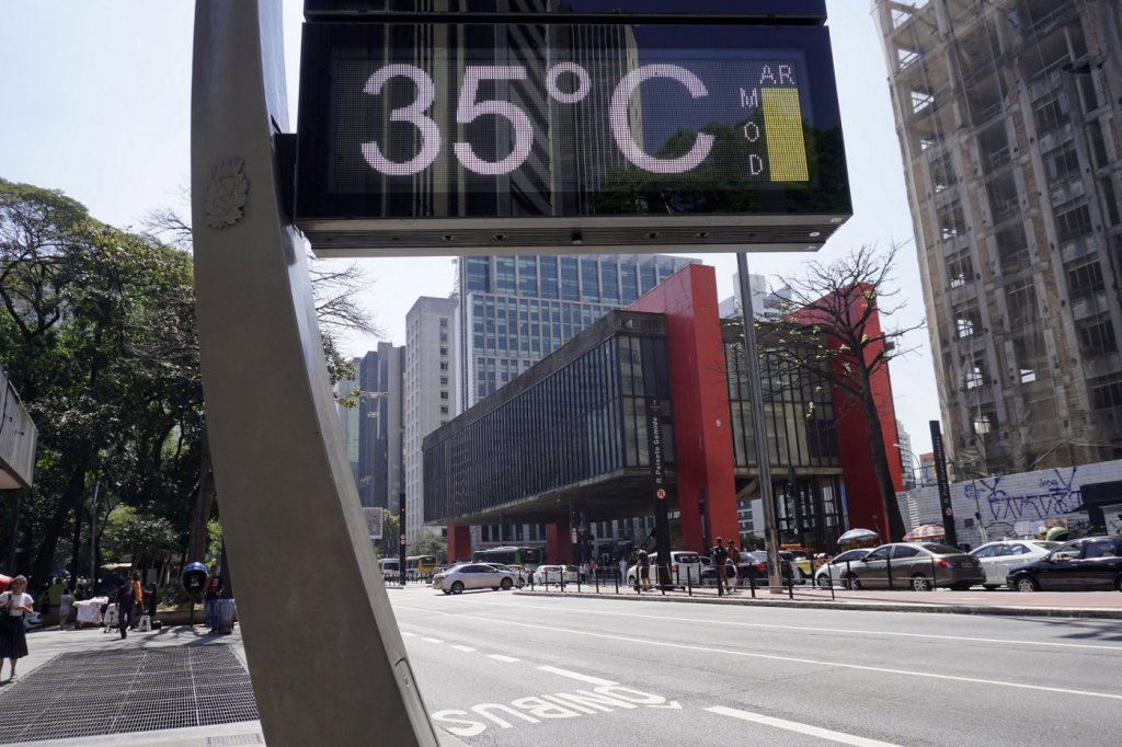 Inmet emite alerta de ‘grande perigo’ para nove Estados devido à onda de calor no Brasil
