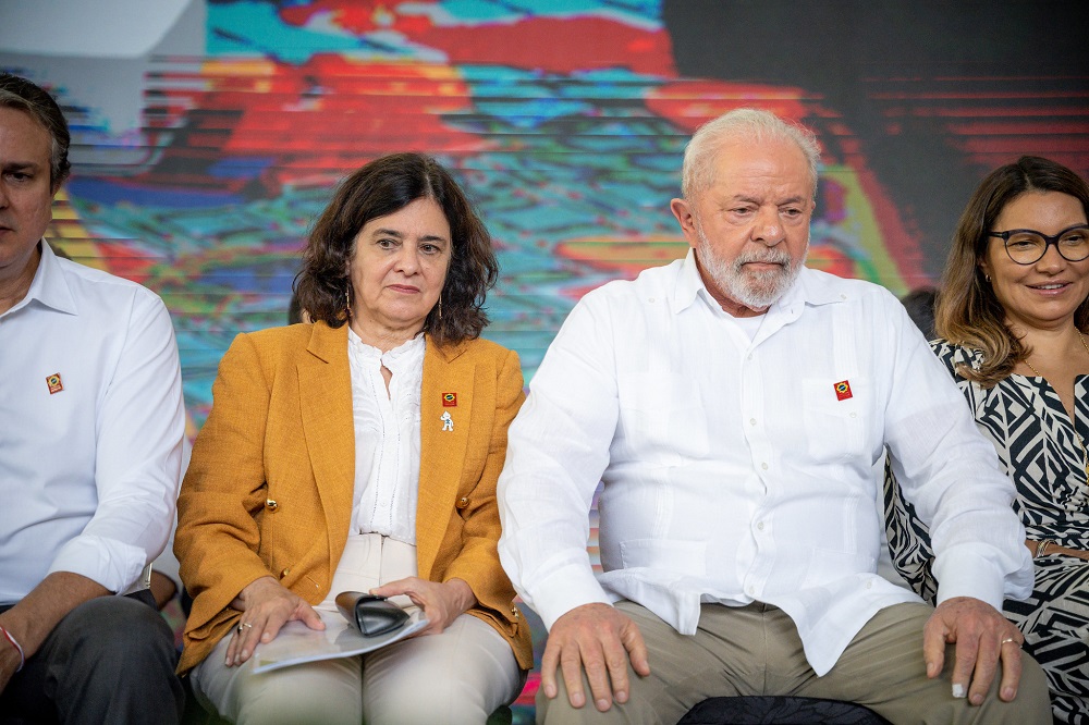 Lula mantém Nísia na Saúde e garante pagamento retroativo do piso da enfermagem