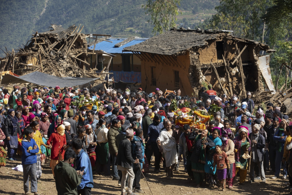 Número de mortos em terremoto de magnitude 6,4 no Nepal sobe para 157
