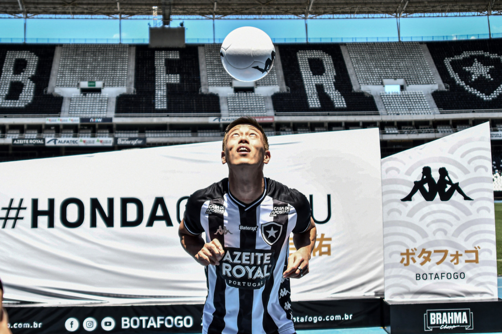 ‘Não estou dando desculpas, também me decepcionei’, diz Honda em despedida do Botafogo