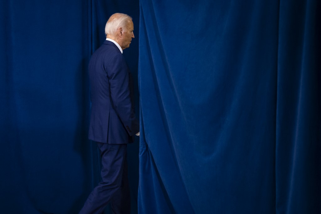 Biden desiste de candidatura à reeleição 