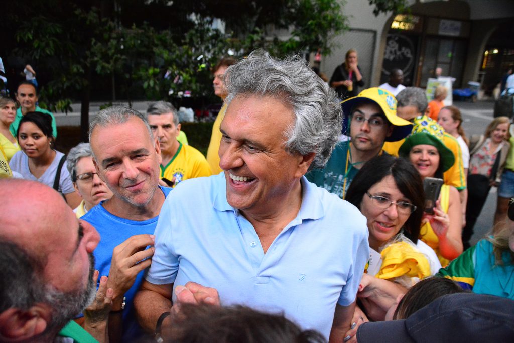 Ronaldo Caiado vence disputa pelo governo de Goiás e é reeleito no primeiro turno