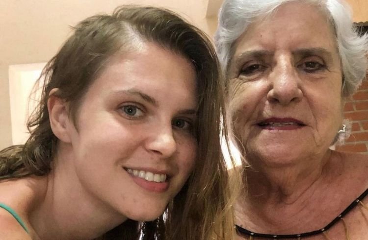 Carolinie Figueiredo diz que avó morreu em seu colo: ‘Apesar do choque, me sinto privilegiada’