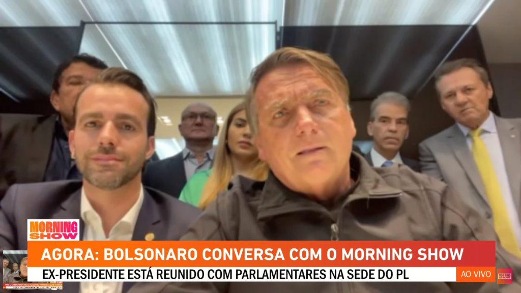 ‘Não queremos que o país afunde para sermos salvadores da pátria’, diz Bolsonaro após retorno ao Brasil