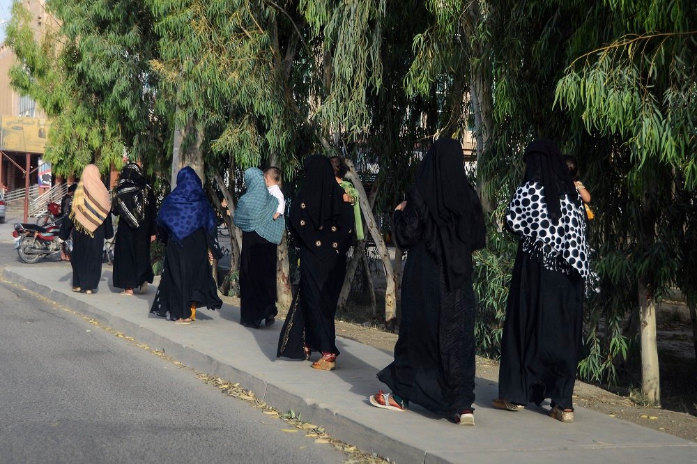 Enviado especial dos EUA se reúne com Talibã para discutir direitos das mulheres