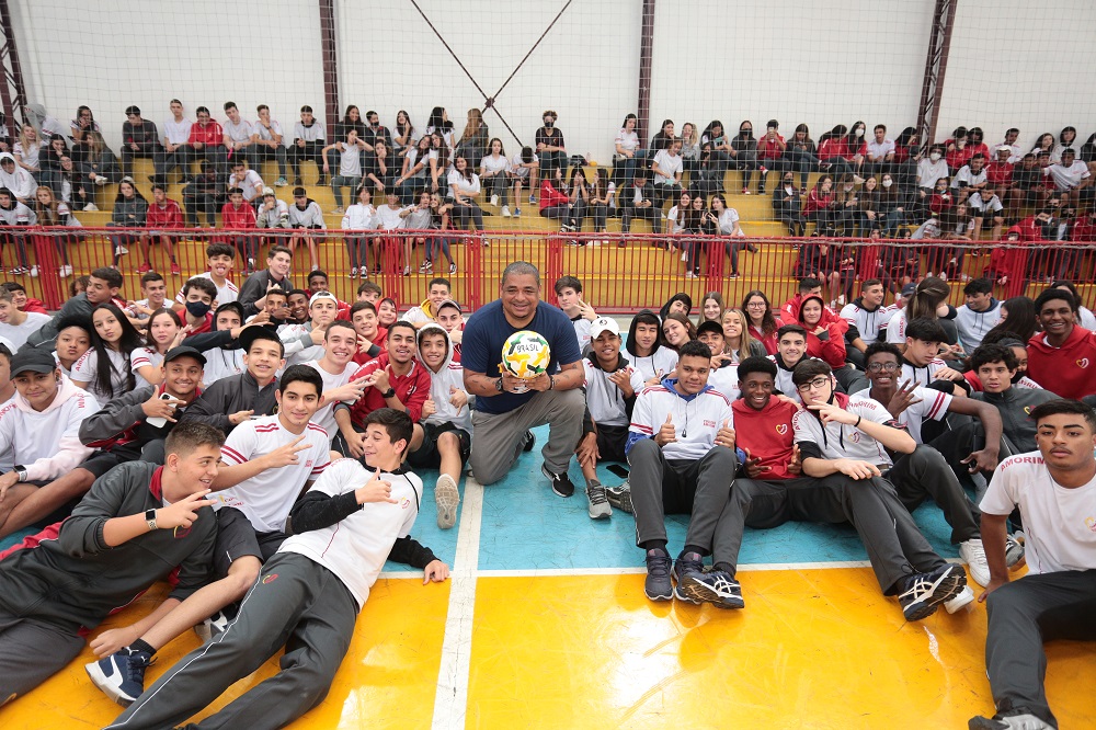 De olho na abertura, Copa TecToy Jovem Pan invade escola da zona leste de SP