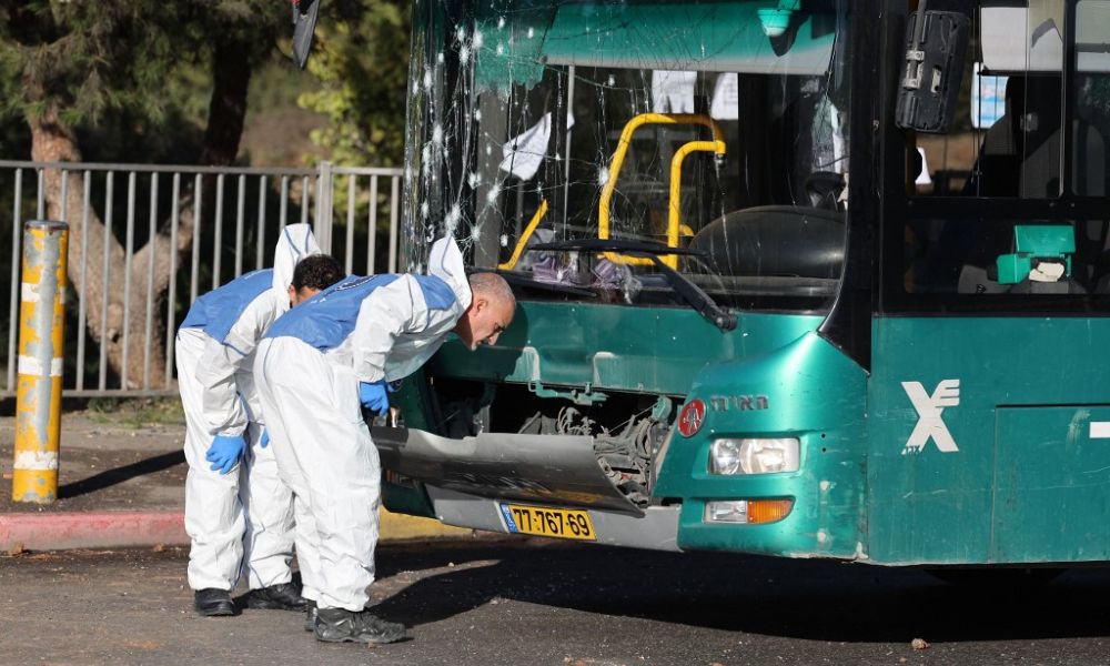 Ataques com bomba em Jerusalém deixam um morto de 14 feridos