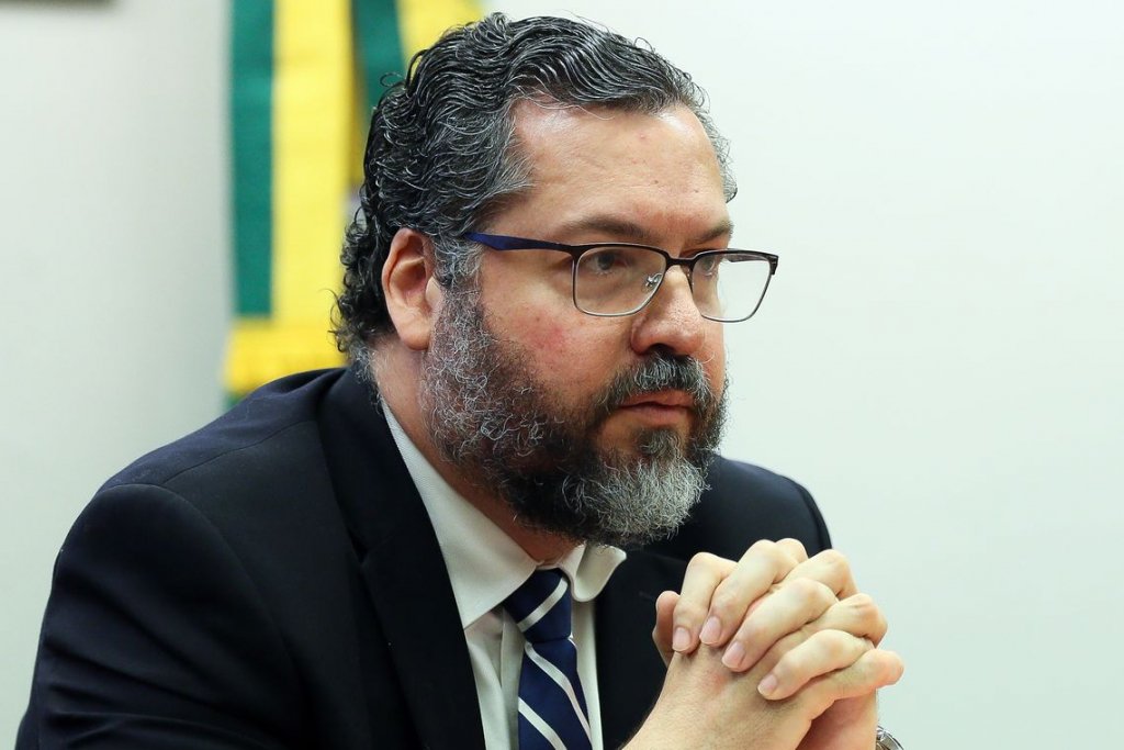 ‘Grupos de interesse’ atrasam acordo entre UE e Mercosul, diz Ernesto Araújo