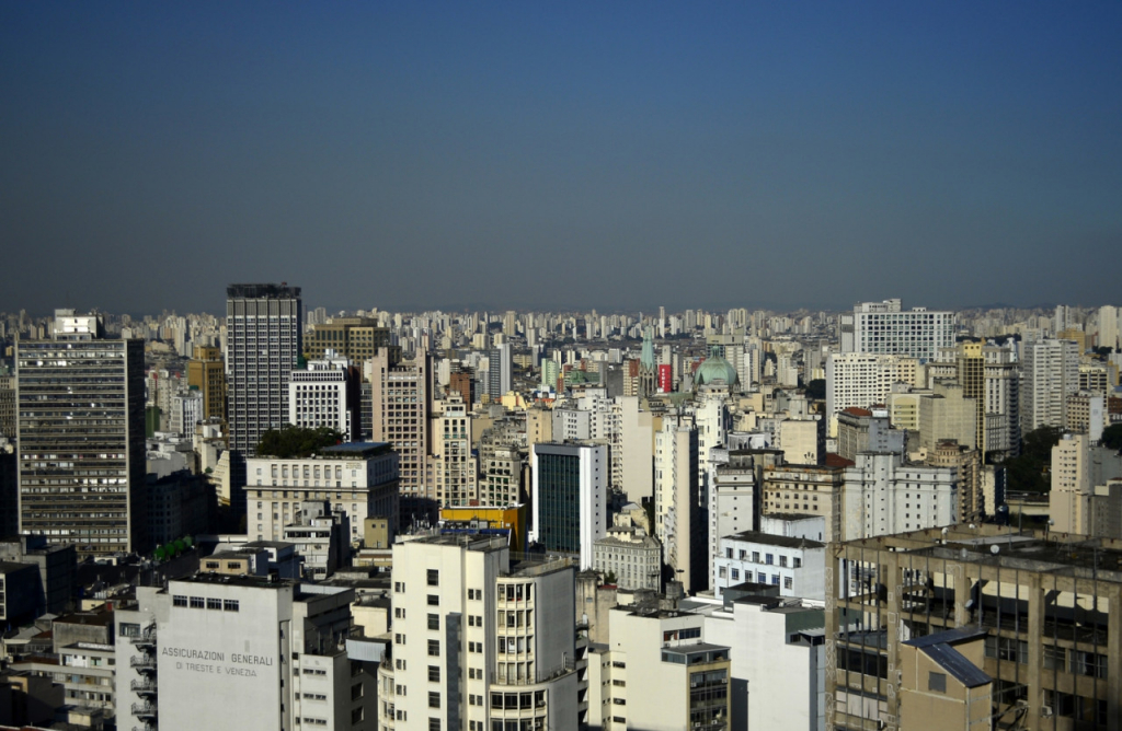 São Paulo enfrentará frente fria no fim de semana depois de sábado ensolarado