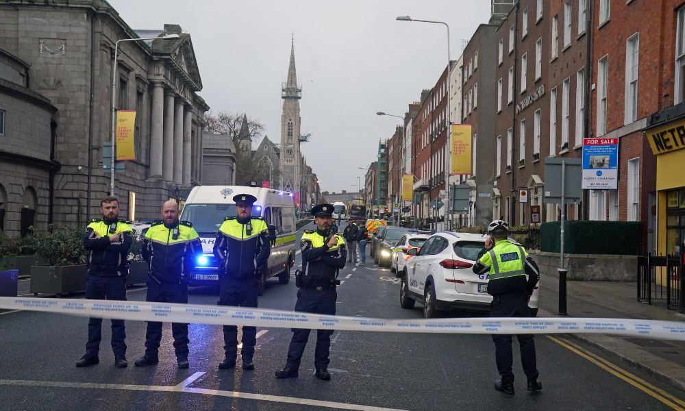 Ataque com faca perto de escola na Irlanda deixa ao menos cinco pessoas hospitalizadas