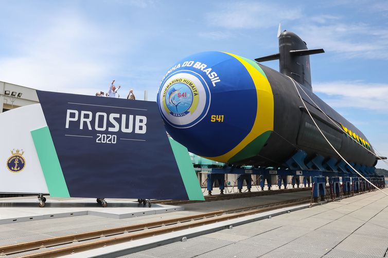 Bolsonaro diz que novos submarinos fortalecem a indústria nacional de defesa