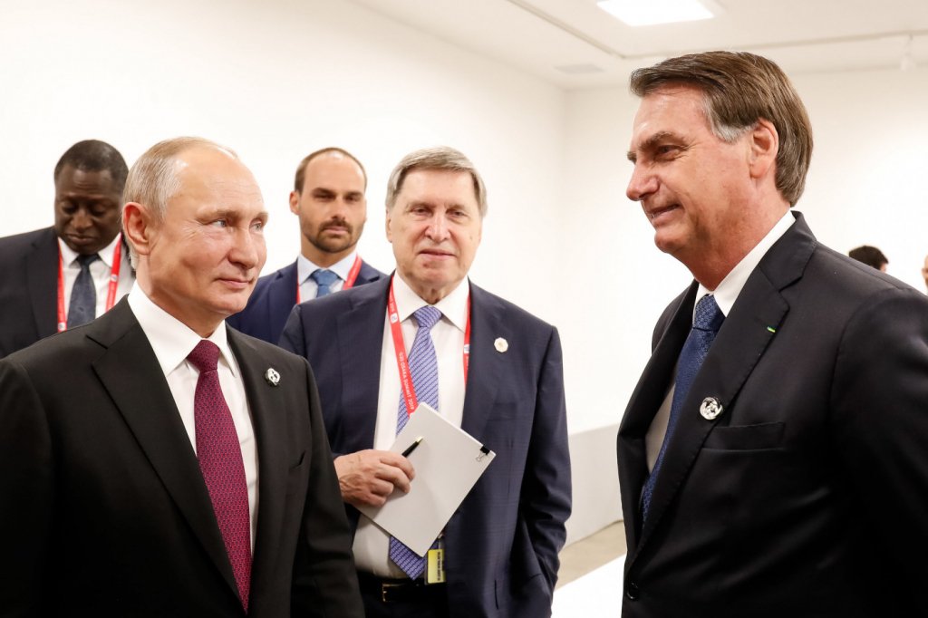 Em meio à tensão na Ucrânia, Bolsonaro confirma viagem à Rússia