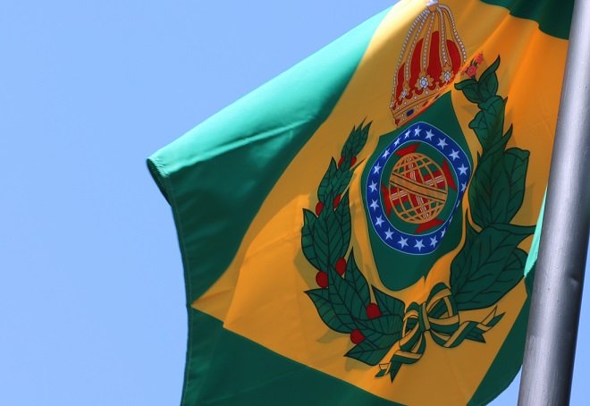 Fux determina retirada de bandeira imperial hasteada no Tribunal de Justiça do Mato Grosso do Sul 