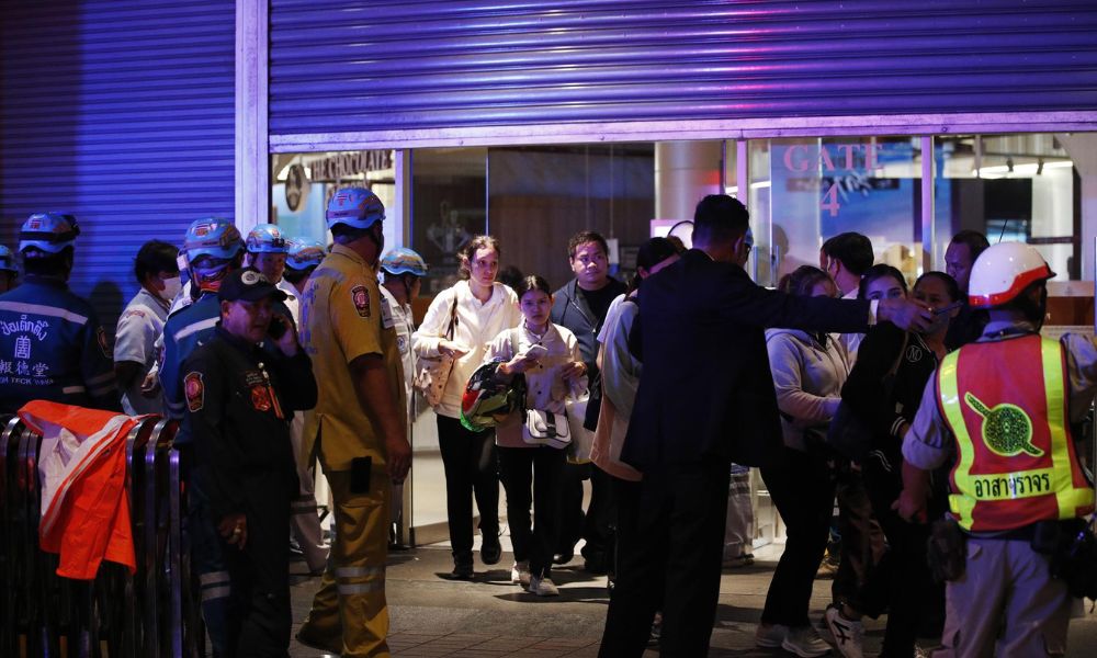 Jovem de 14 anos abre fogo em shopping de luxo em Bangkok e mata duas pessoas
