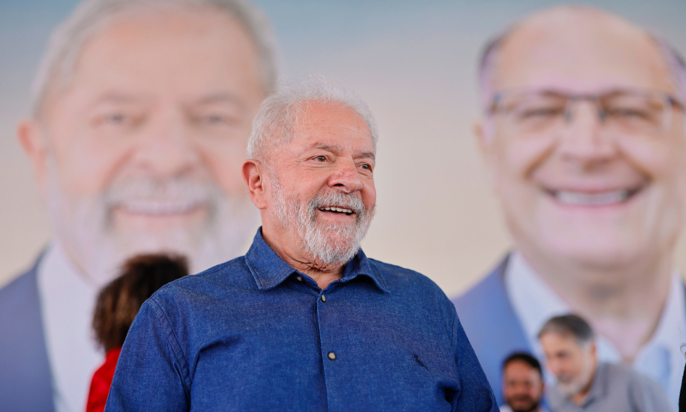 ‘Espero que o Bolsonaro pegue o telefone e me ligue para aceitar o resultado da eleição’, diz Lula