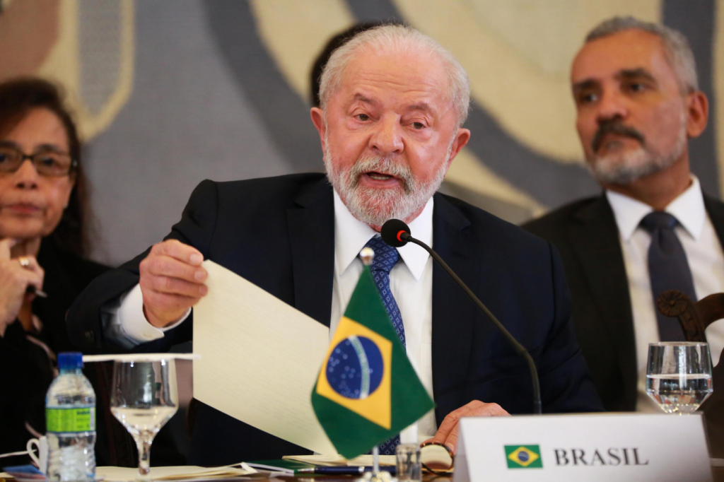 Lula propõe criação de moeda comum na América do Sul e defende integração entre países
