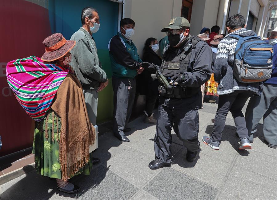 Bolívia pede perdão da dívida externa para enfrentar crise da Covid-19