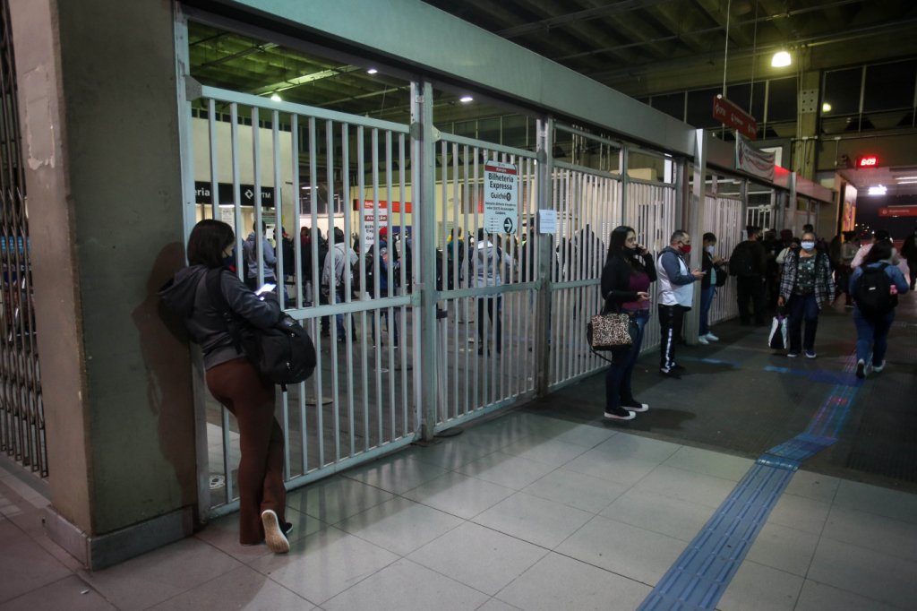 Greve de funcionários da CPTM prejudica passageiros em SP; 4 linhas são afetadas