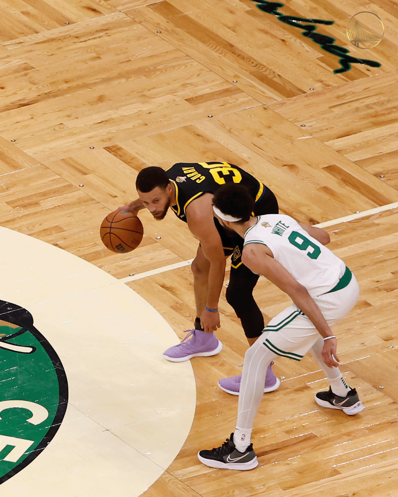 Com Curry decisivo, Golden State empata série com o Celtics na decisão da NBA