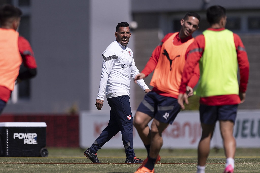Carlos Tévez, técnico do Independiente, admite interesse em jogador do São Paulo