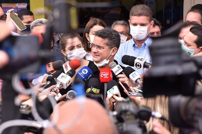 MPs e Defensorias vão à Justiça para obrigar Manaus a divulgar quem foi vacinado