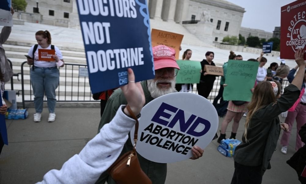Suprema Corte dos Estados Unidos confirma interesse em derrubar garantia ao aborto