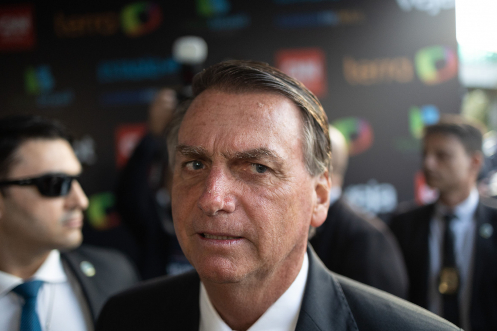 Bolsonaro confirma ida ao debate na Globo: ‘Vou entrar na sala do capeta’