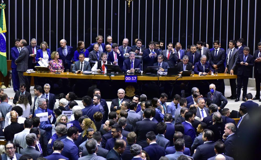 Câmara aprova reforma tributária, Instagram lança nova rede social, e Lula assume presidência do Mercosul; confira os destaques da semana