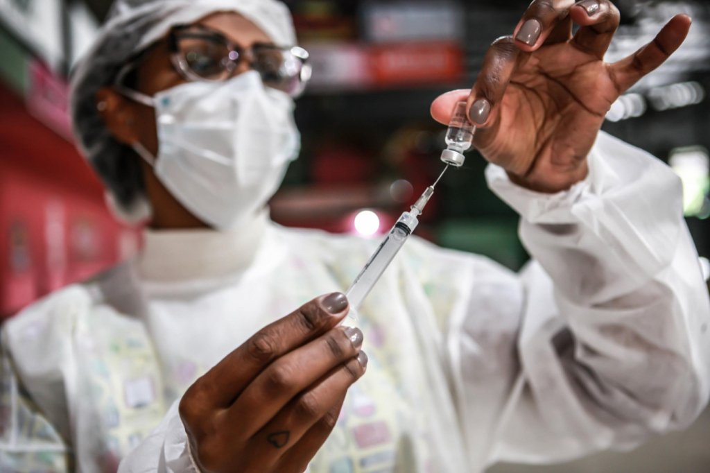 Brasil supera a marca de 100 milhões de pessoas com esquema vacinal completo