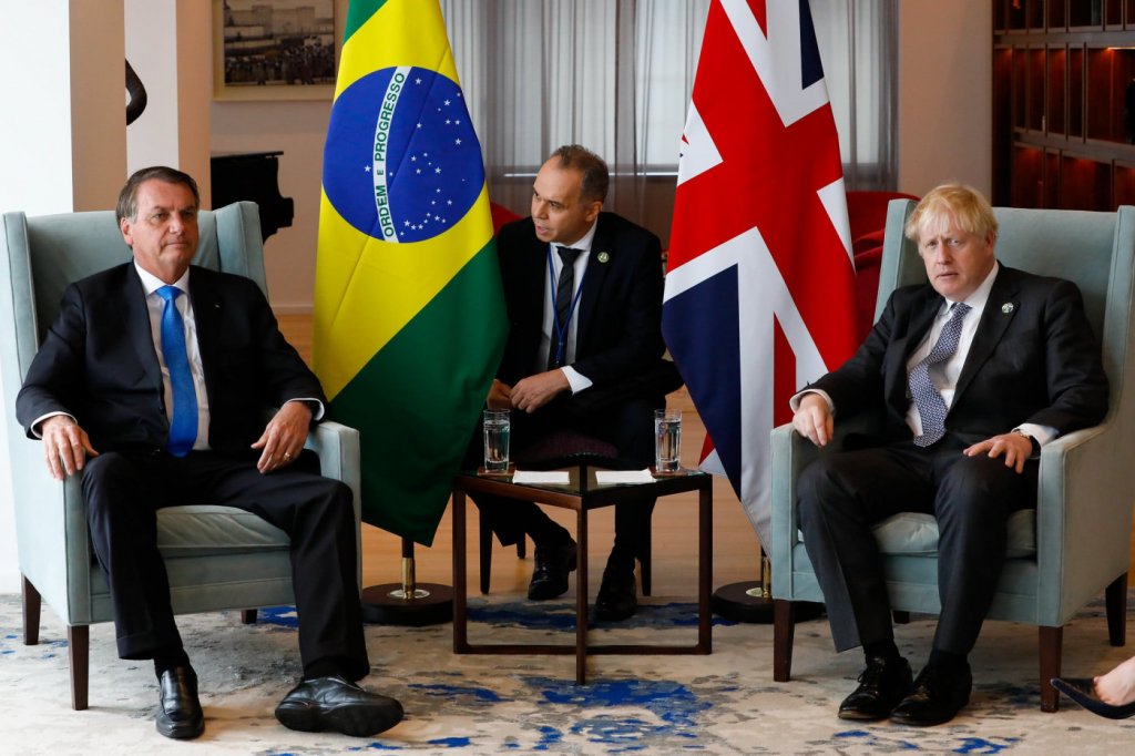 Boris Johnson recomenda vacina de Oxford para Bolsonaro e elogia relação entre Brasil e Reino Unido