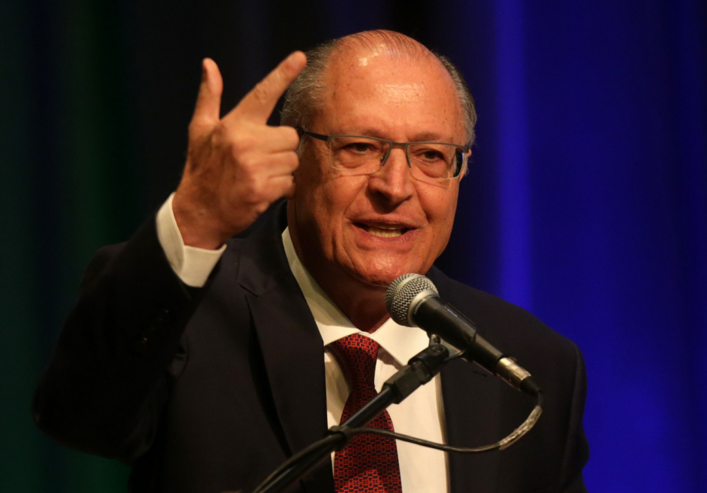 Alckmin diz ser um ‘equívoco’ não taxar armas com imposto seletivo 