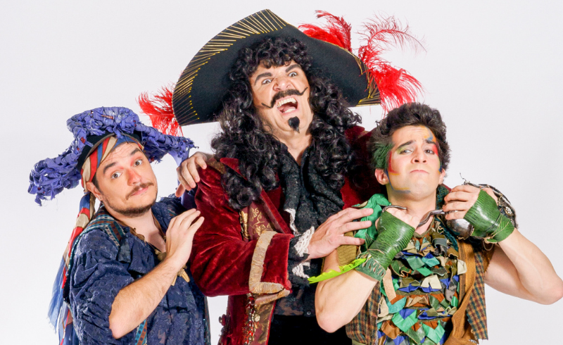 EXCLUSIVO: Veja imagens de Saulo Vasconcelos como Capitão Gancho em ‘Peter Pan, O Musical’