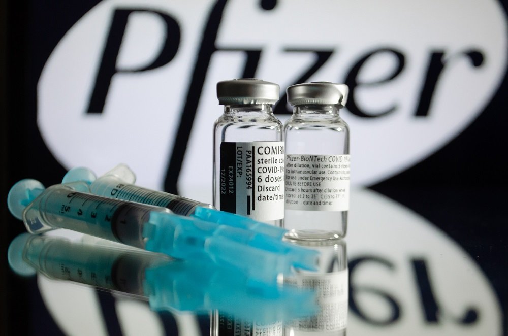 Pfizer pode desenvolver vacina específica para variante Ômicron