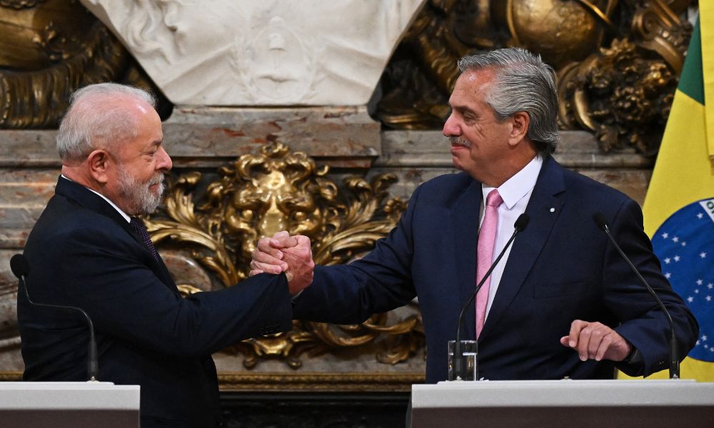 Lula e Fernández dizem que criação de moeda única é importante para acabar com ‘dependência do dólar’
