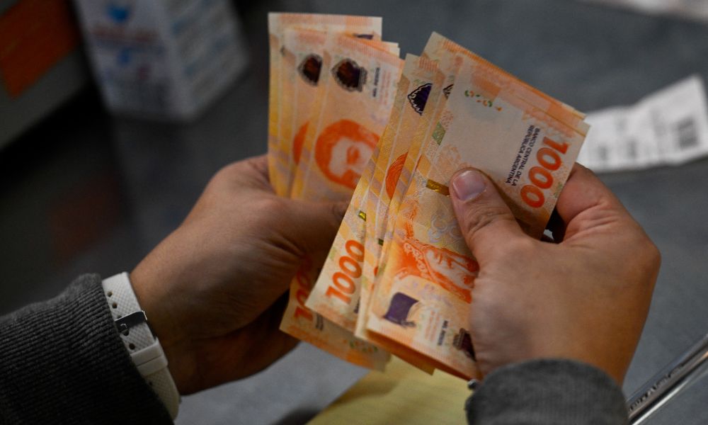 Argentina vai emitir notas de 10 mil e 20 mil pesos para combater inflação