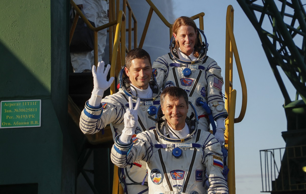 Moscou lança foguete com dois russos e uma americana com destino à Estação Espacial Internacional
