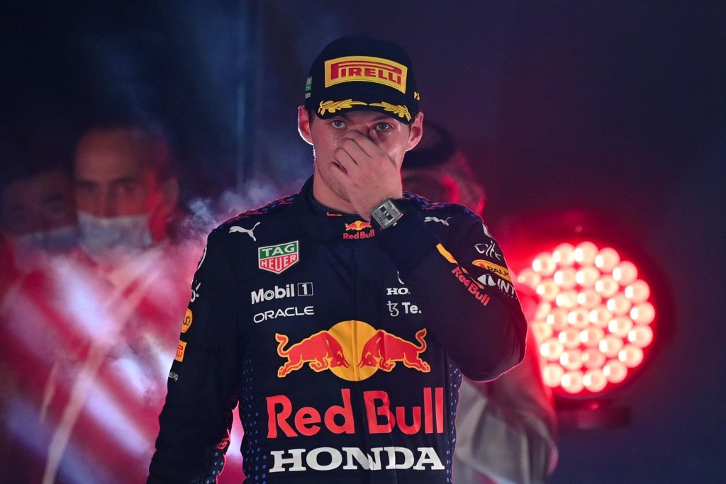 Red Bull critica FIA e diretor por punições a Verstappen na Arábia Saudita