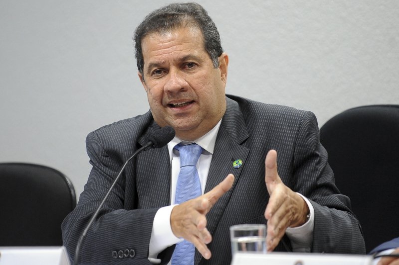 Presidente do PDT articula ‘reunião dos democratas’ para debater impeachment de Bolsonaro