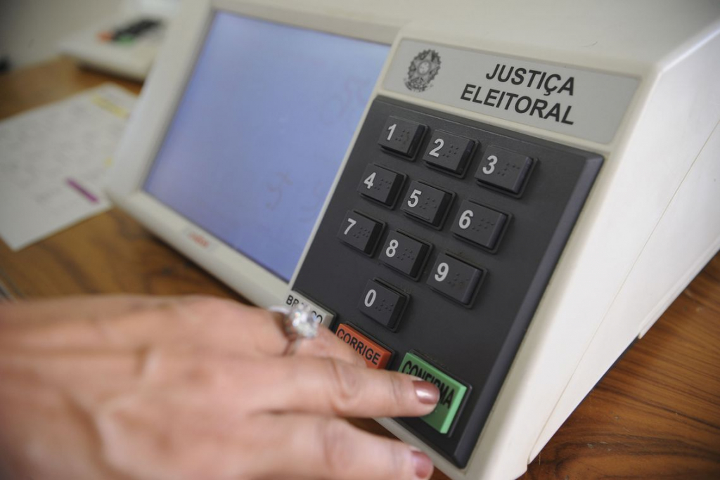 ‘É impossível provar fraudes do sistema eleitoral eletrônico’, afirma procurador
