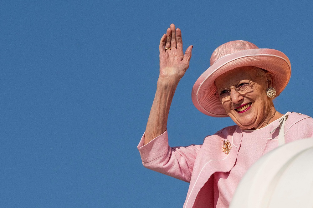 Rainha Margrethe II da Dinamarca anuncia em discurso de Ano Novo que vai abdicar do trono