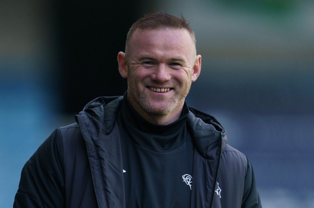 Ex-United, Wayne Rooney é efetivado como técnico de time da 2ª divisão inglesa
