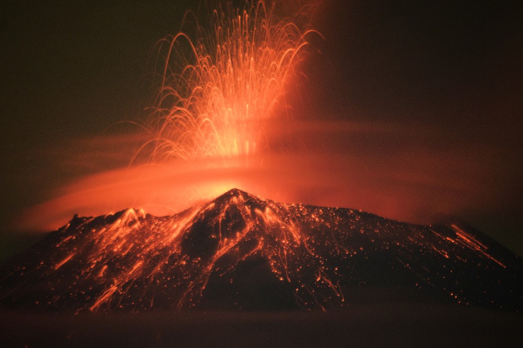 Aeroportos do México suspendem operações por atividade do vulcão Popocatépetl