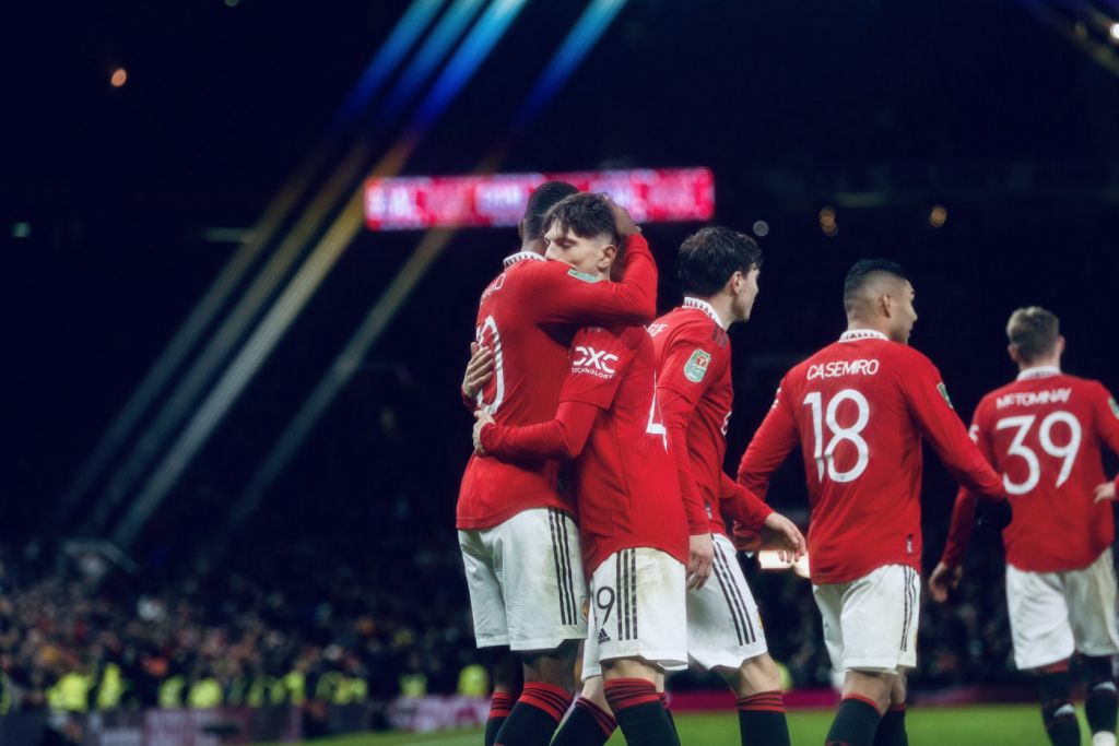 Manchester United vence o Burnley por 2 a 0 e avança às quartas da Copa da Liga Inglesa