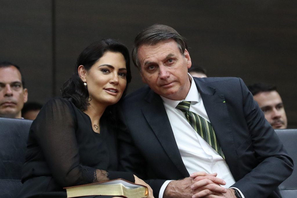 Ministra do TSE restringe aparição de Michelle em propaganda eleitoral de Bolsonaro